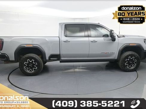 Used 2024 GMC Sierra 2500 AT4X image 2
