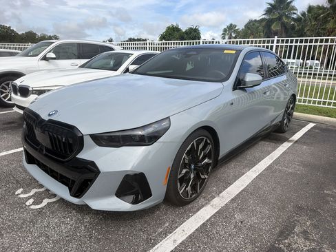 Certified 2024 BMW i5 eDrive40i w/ M Sport Package RWD image 4