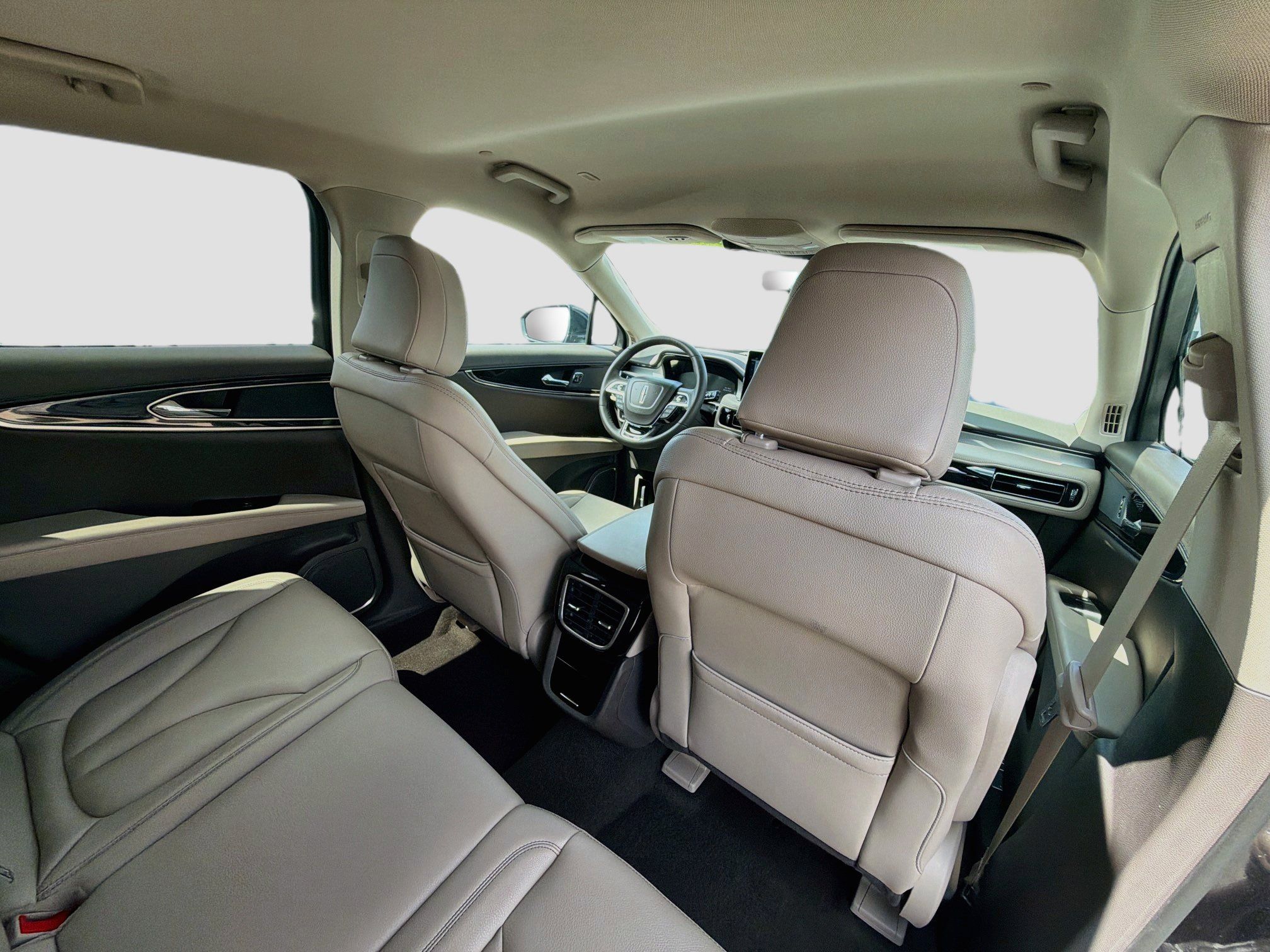 Used 2023 Lincoln Nautilus FWD w/ Premium Package image 28