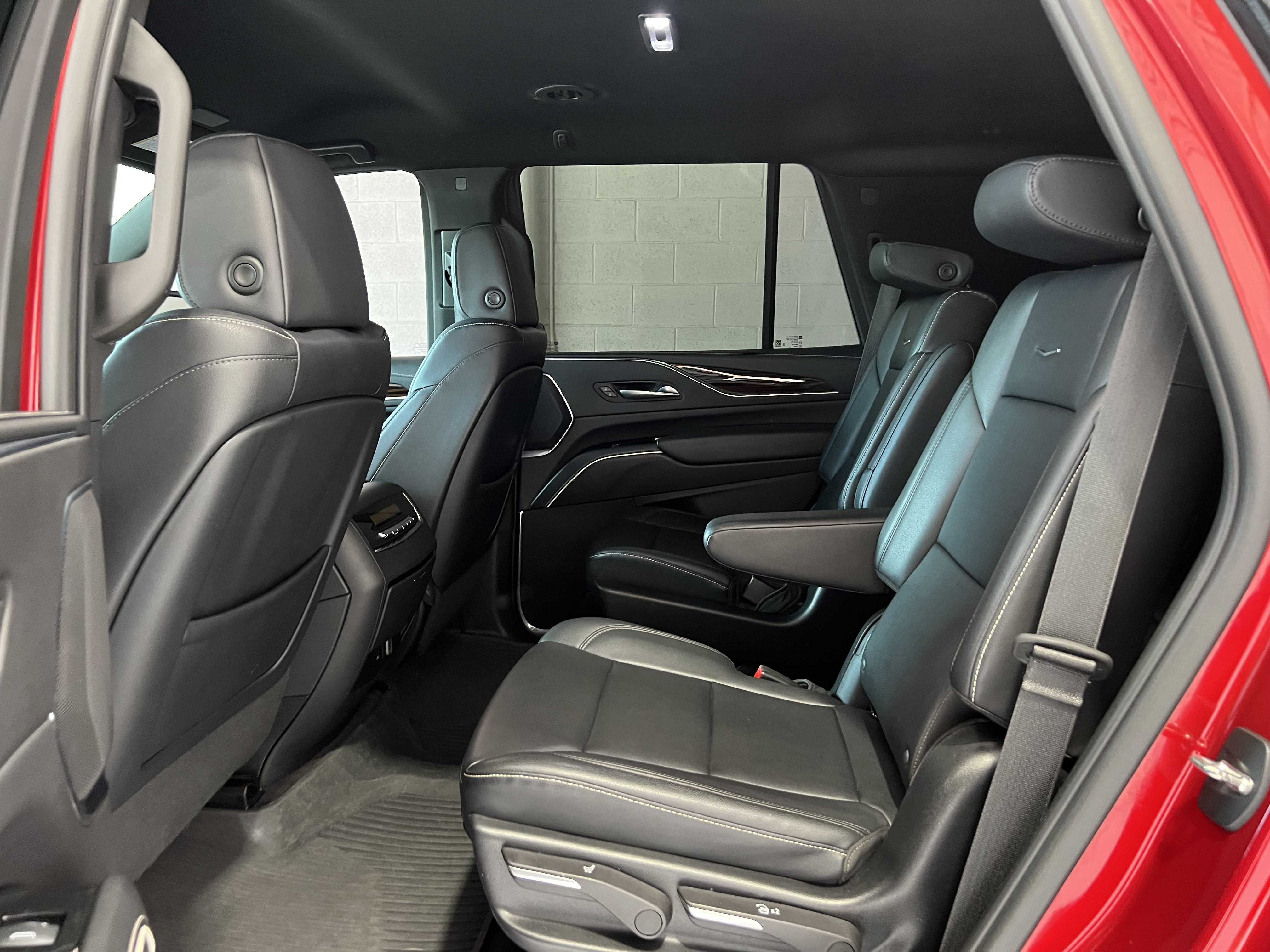 Used 2023 Cadillac Escalade Luxury RWD image 11