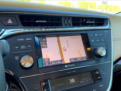 Used 2014 Toyota Avalon Limited image 33