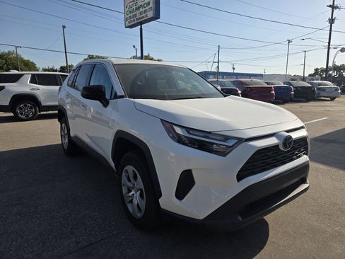 Used 2024 Toyota RAV4 LE AWD/4WD image 24