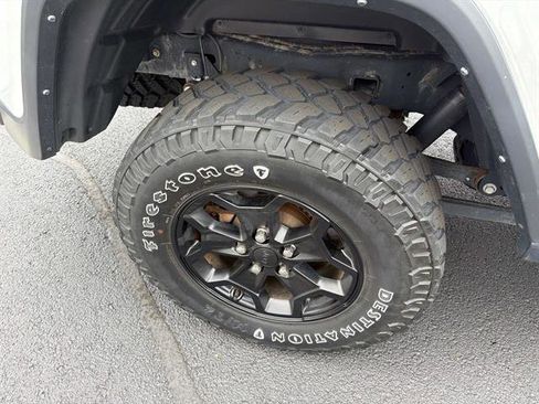 Certified 2021 Jeep Gladiator Willys image 10