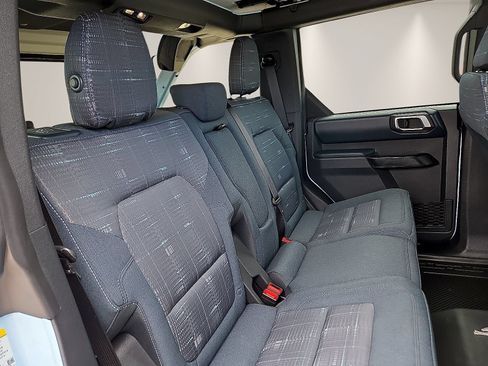 Used 2025 Ford Bronco Heritage Edition AWD/4WD image 9