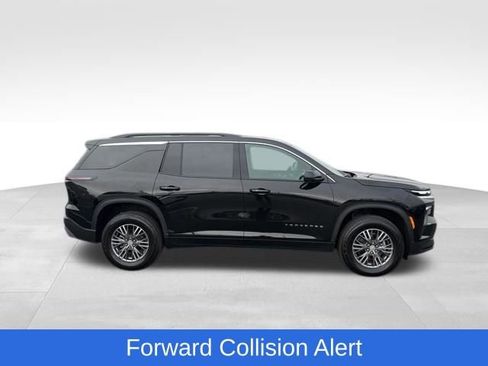 Certified 2025 Chevrolet Traverse LT w/ Driver Confidence Package image 8