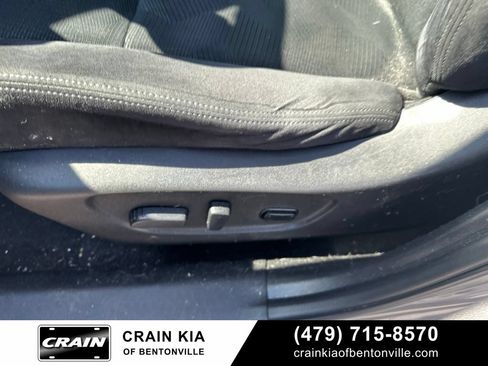 Used 2016 Nissan Rogue SV AWD/4WD image 16