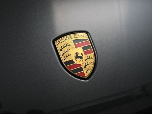 Certified 2025 Porsche Macan image 13