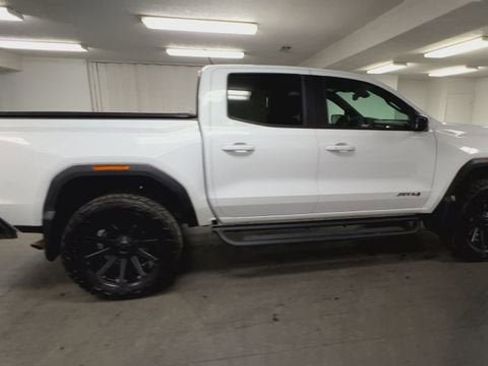 Used 2025 GMC Canyon AT4 image 9