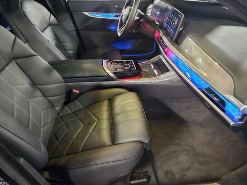 Used 2025 BMW i7 xDrive60 image 21