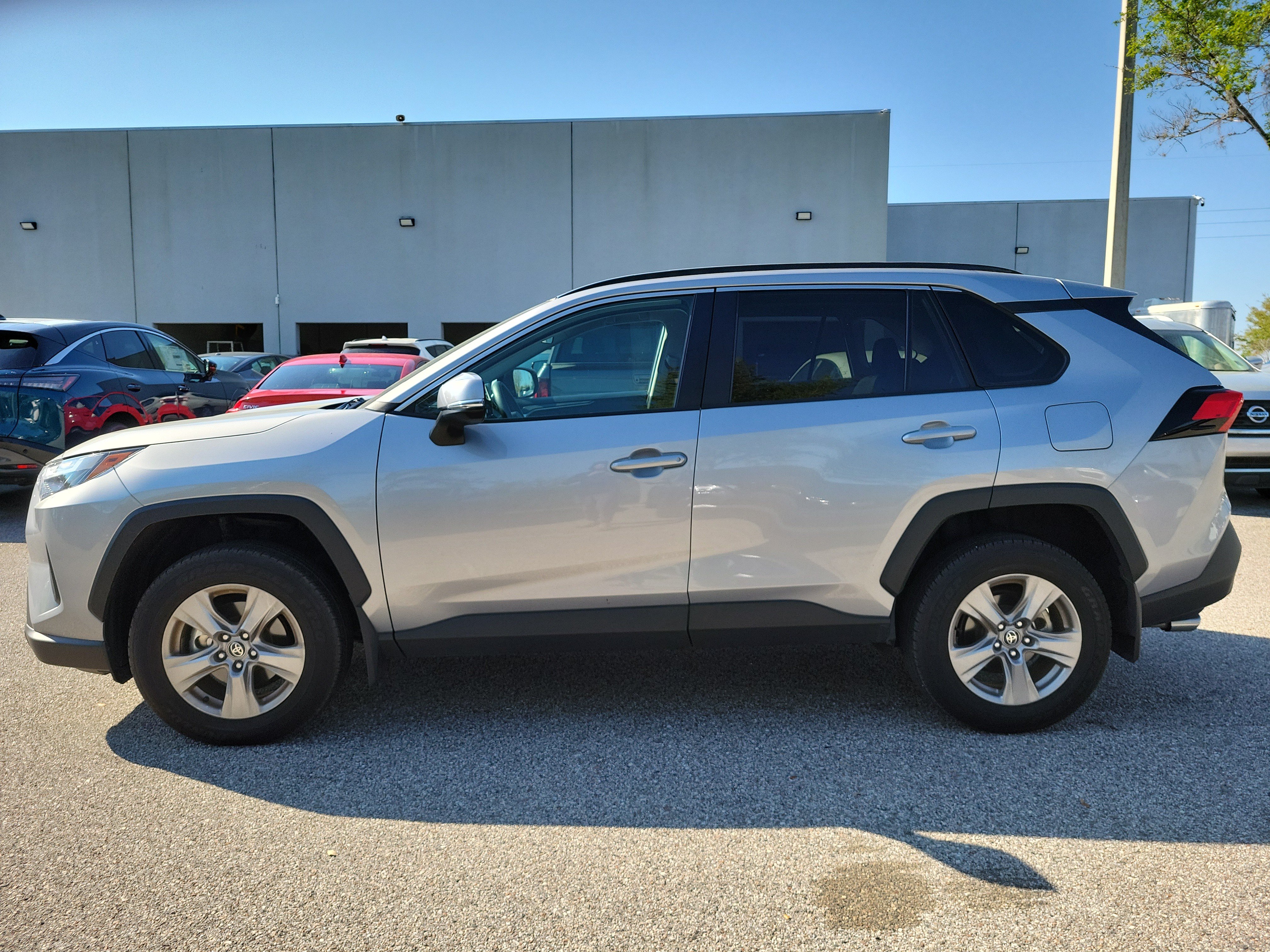 Used 2025 Toyota RAV4 XLE FWD image 9