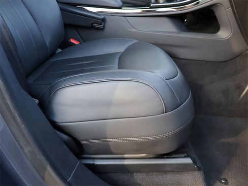 Used 2023 Land Rover Range Rover Sport SE image 11