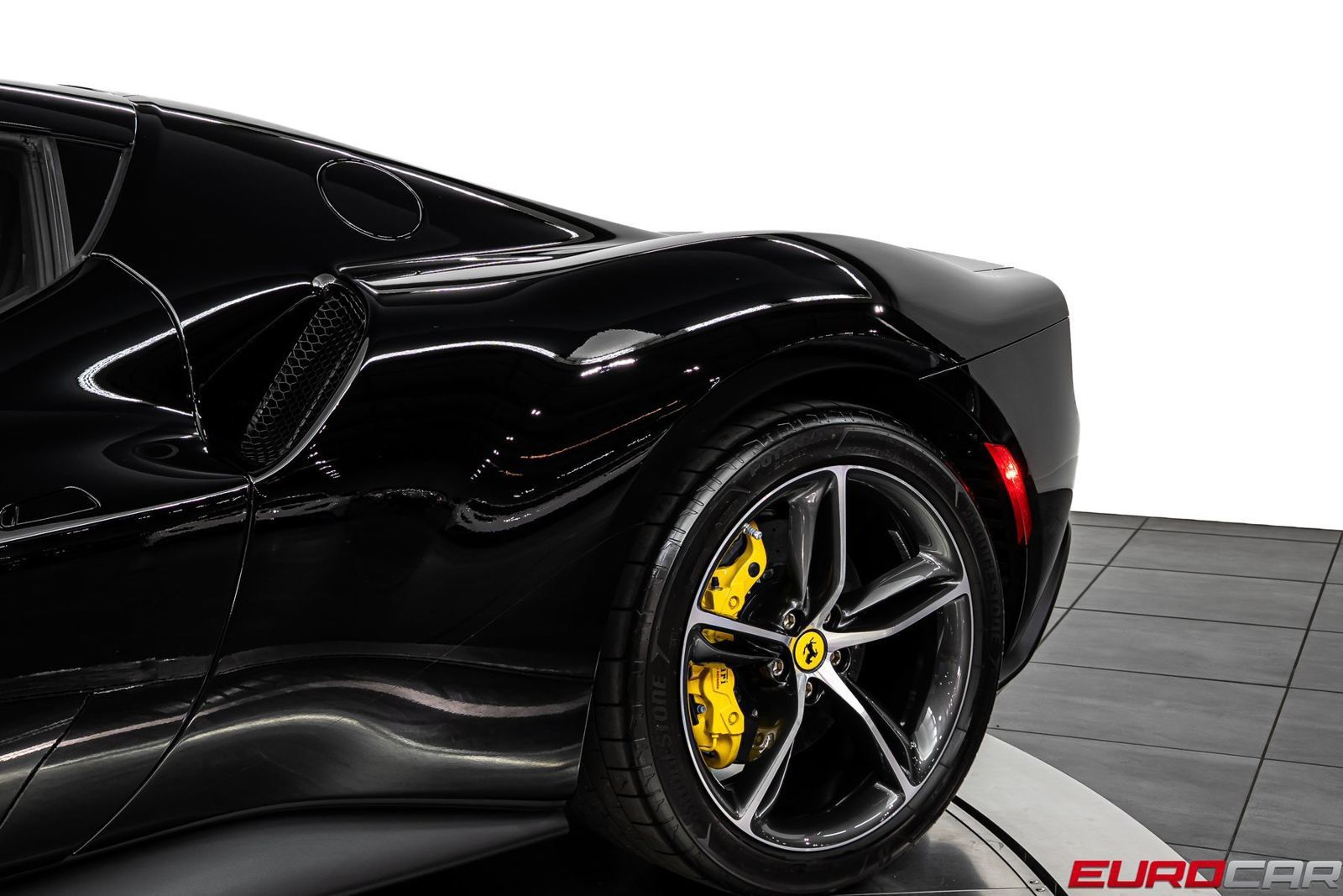 Used 2023 Ferrari 296 GTB RWD image 17