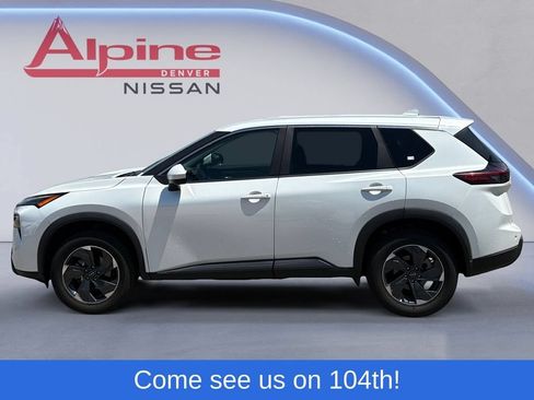 Used 2024 Nissan Rogue SV AWD/4WD image 2