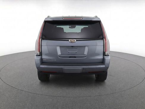 Used 2019 Cadillac Escalade Luxury w/ Escalade Sport Edition AWD/4WD image 7