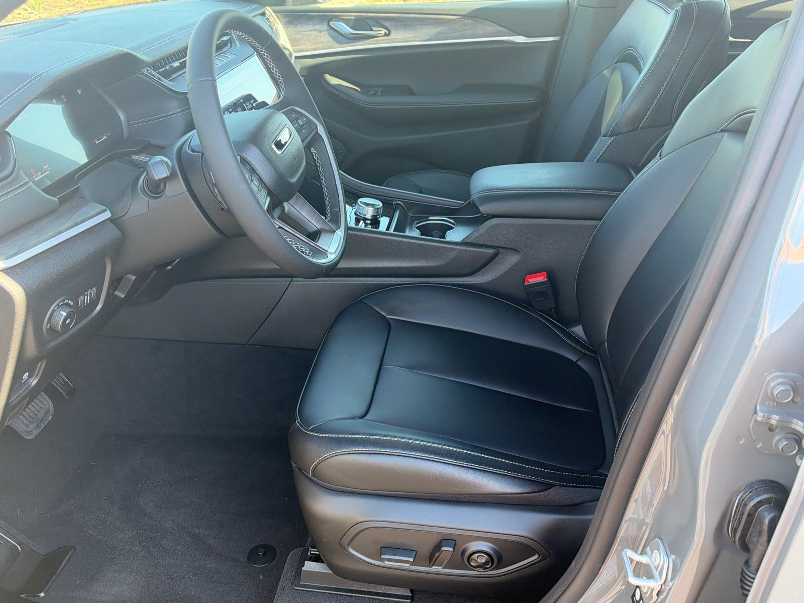 New 2027 Jeep Grand Cherokee Limited AWD/4WD image 9