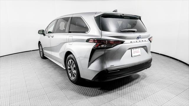 Used 2023 Toyota Sienna XLE AWD/4WD image 6