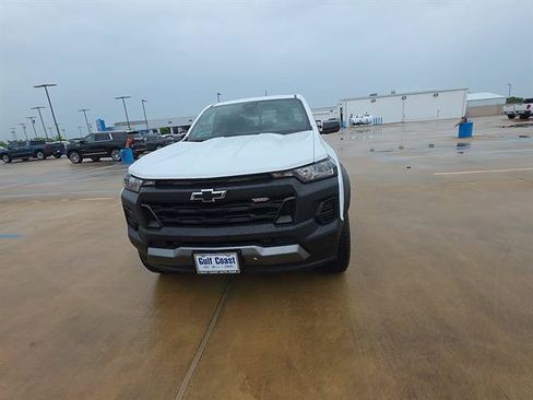 Used 2024 Chevrolet Colorado Trail Boss w/ Advanced Trailering Package AWD/4WD image 4