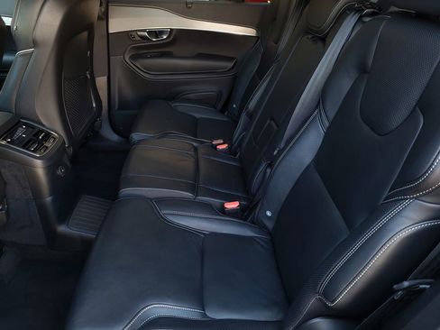 Used 2022 Volvo XC90 T8 R-Design w/ Advanced Package image 12