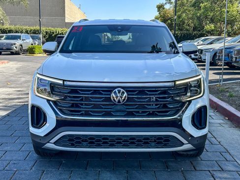 Used 2024 Volkswagen Atlas Cross Sport SE FWD image 2