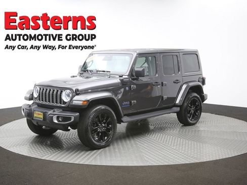 Used 2025 Jeep Wrangler Unlimited Sahara AWD/4WD image 52