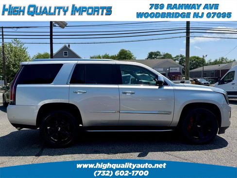 Used 2018 Cadillac Escalade Luxury AWD/4WD image 8