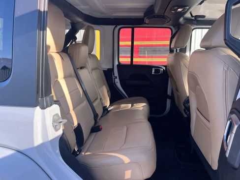 Used 2018 Jeep Wrangler Unlimited Sahara image 24