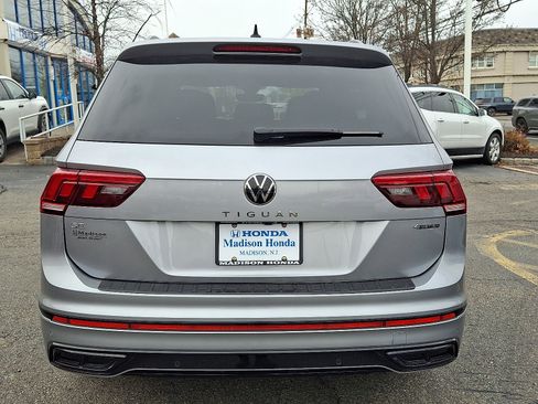 Used 2023 Volkswagen Tiguan SE R-Line image 5