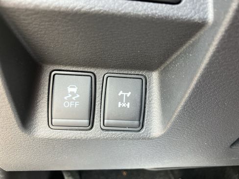 Used 2022 Nissan Frontier PRO-4X w/ Pro-4X Premium Package AWD/4WD image 18
