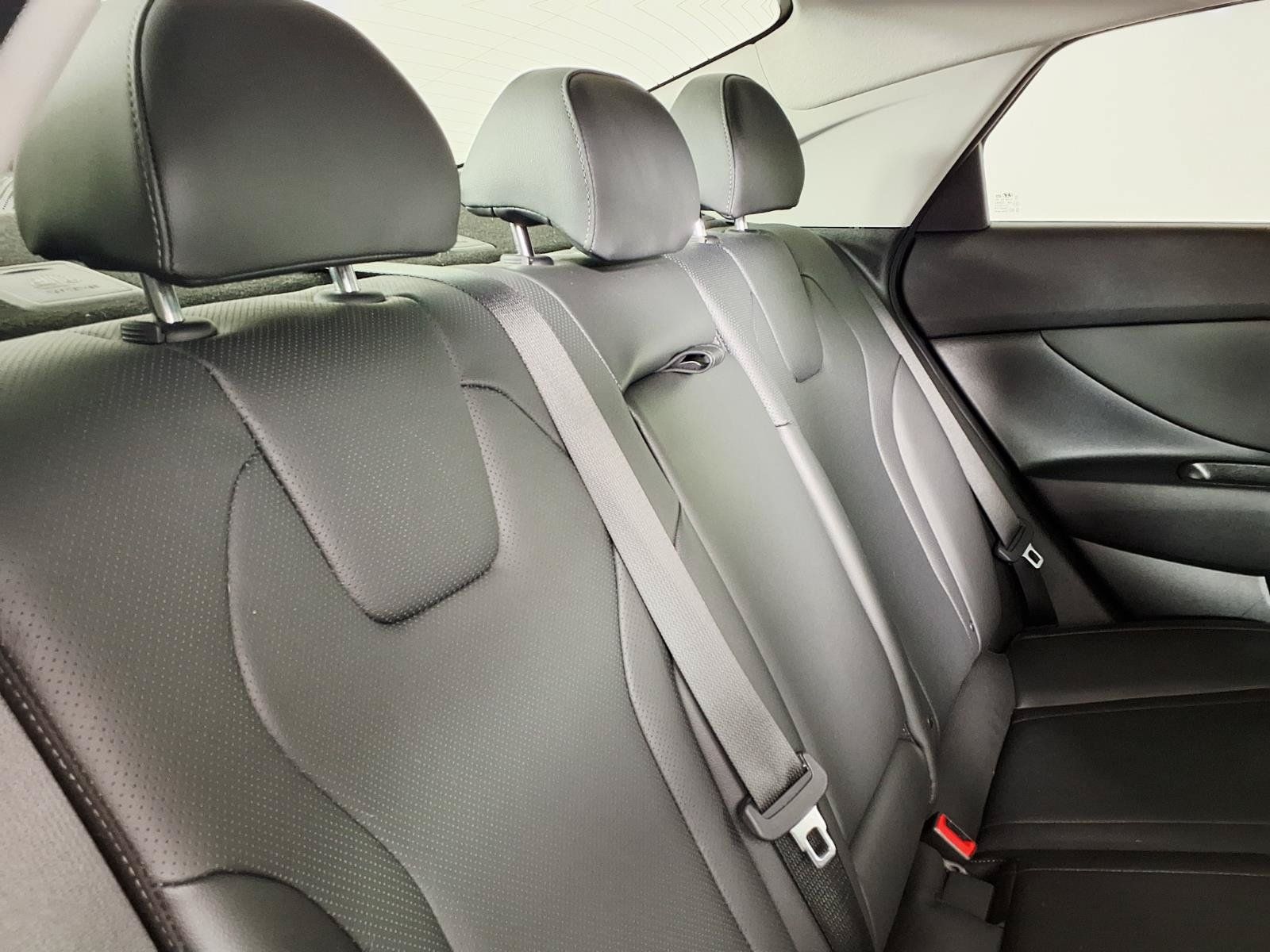 Certified 2023 Hyundai Elantra Limited FWD image 12