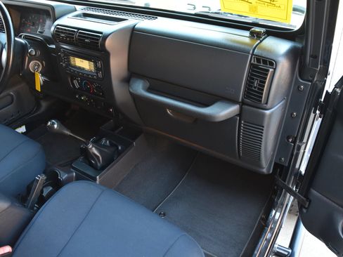 Used 2006 Jeep Wrangler X AWD/4WD image 21