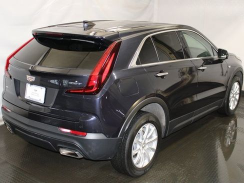 Certified 2022 Cadillac XT4 Luxury w/ Cold Weather Package image 4