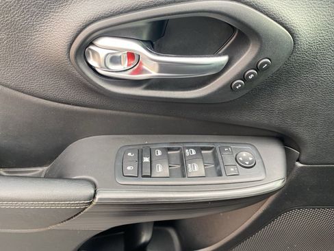 Used 2015 Jeep Cherokee Limited w/ Luxury Group image 14