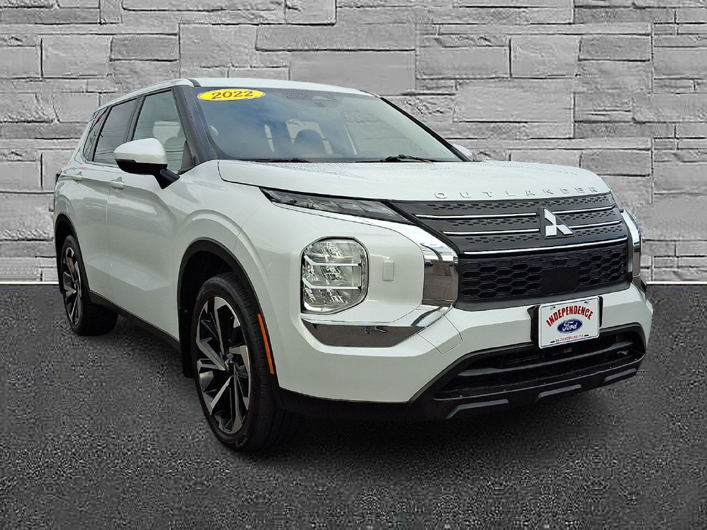 Used 2022 Mitsubishi Outlander ES AWD/4WD image 2