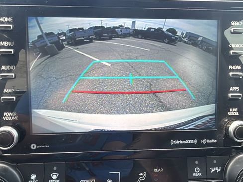 Used 2020 Toyota Highlander XLE FWD image 26