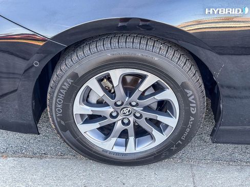 Certified 2022 Toyota Prius XLE w/ Advanced Technology Package FWD image 11