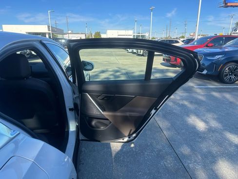 Certified 2025 BMW 530i image 28