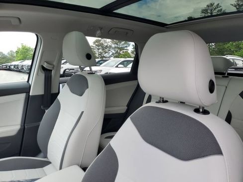 New 2026 Volkswagen Taos SE FWD image 16