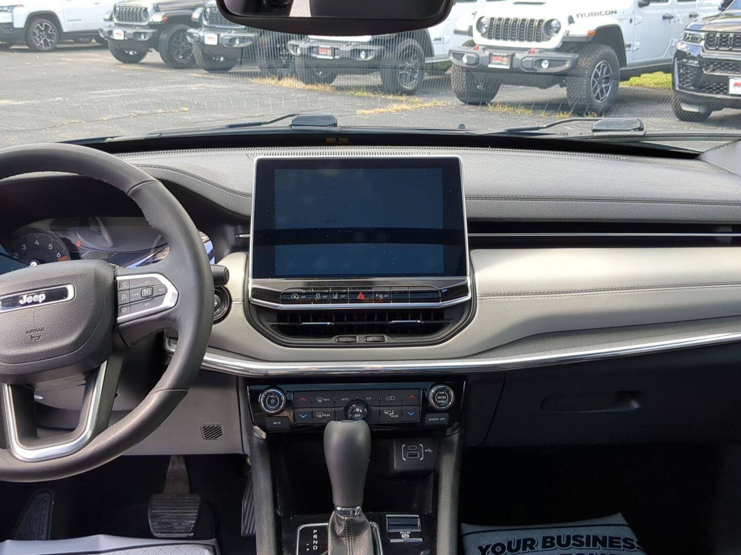 Used 2024 Jeep Compass Limited w/ Sun and Sound Group AWD/4WD image 17