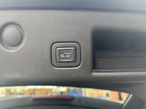 Used 2019 Chevrolet Equinox Premier image 19