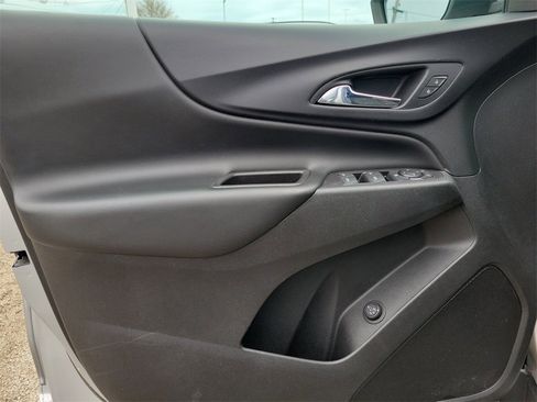 Used 2018 Chevrolet Equinox LT image 16