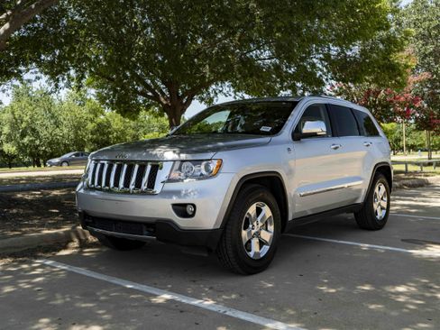 Used 2011 Jeep Grand Cherokee Overland AWD/4WD image 5