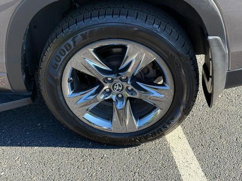 Used 2019 Toyota Highlander Limited Platinum image 9