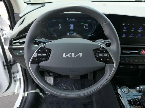 Used 2024 Kia Niro EX FWD image 15