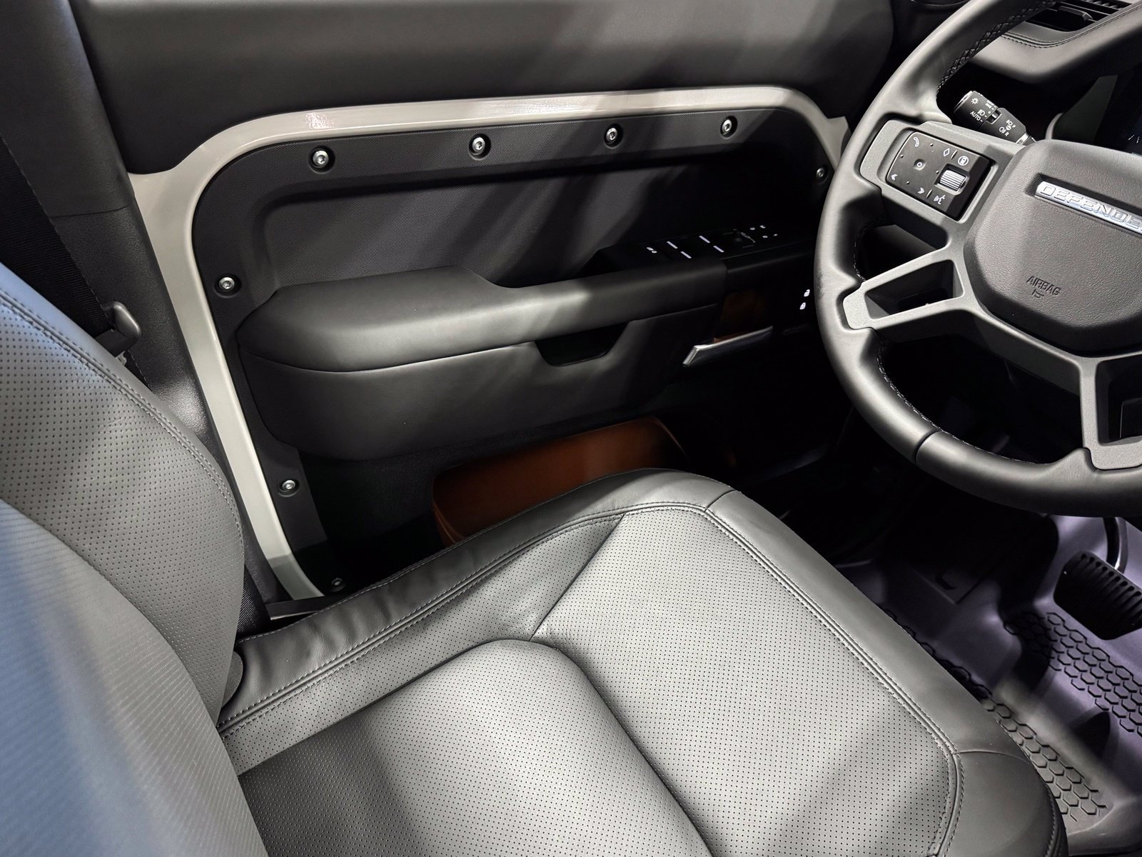 New 2026 Land Rover Defender 110 X-Dynamic SE AWD/4WD image 37