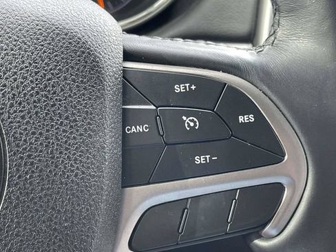 Used 2018 Jeep Grand Cherokee Overland AWD/4WD image 21