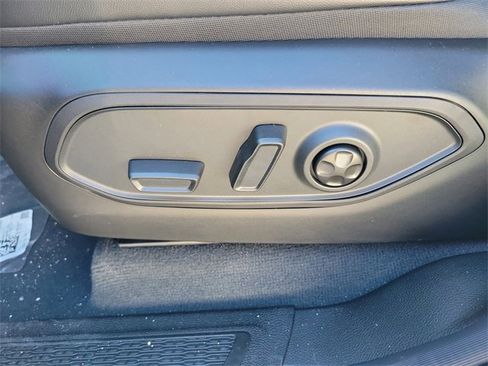 New 2025 Jeep Grand Cherokee Altitude image 15