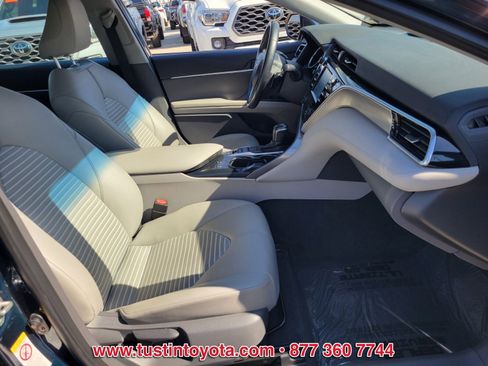 Certified 2018 Toyota Camry SE image 14