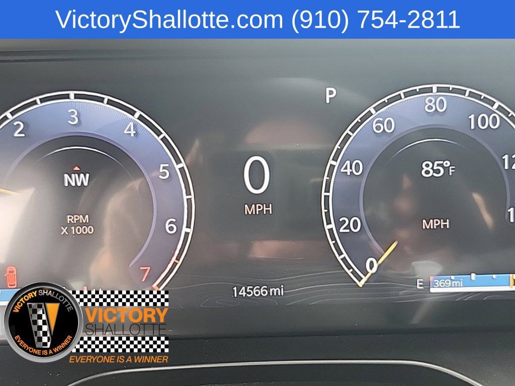Used 2025 Jeep Grand Cherokee Limited w/ Luxury Tech Group II AWD/4WD image 13