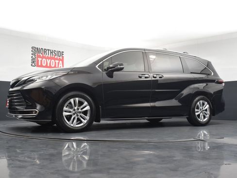 Used 2024 Toyota Sienna Limited AWD/4WD image 34