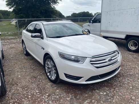 Used 2018 Ford Taurus Limited FWD image 3